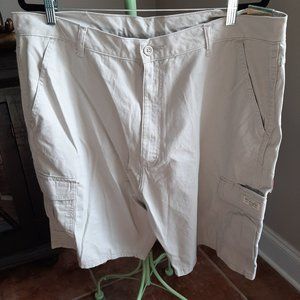 Wrangler Twill Cargo Short. 40. NWT.